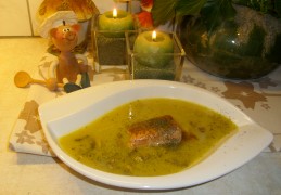 Soep: wilde zalm badend tussen de champignons