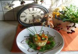 Kabeljauwsteak gepaneerd op een frisse salade