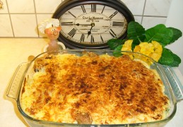 Macaroni met balletjes en courgette
