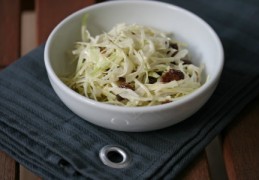 Witte koolsalade met feta en heerlijke dressing