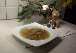 Soep : bouillon met sliertjes konijn en groenten