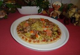 Pizza-pasta met zeevruchten