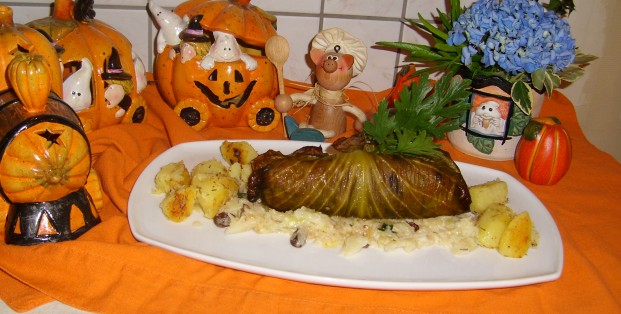 Vleesbroodje apart geserveerd met witte kool