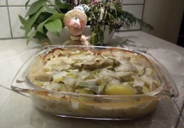 Ovenschotel met aardappelen, witloof en lente uitjes