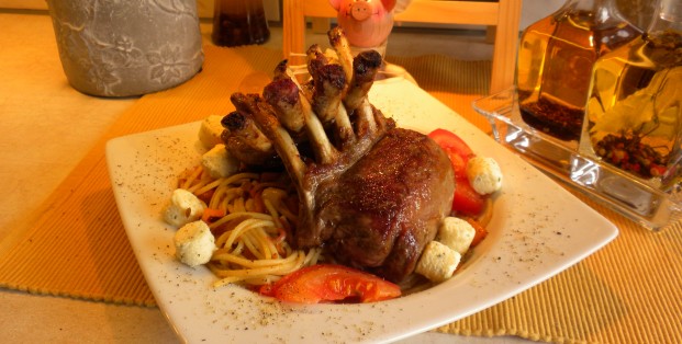 Lamskroon met pasta en pittige groenten Lamskroon met pasta en pittige groenten