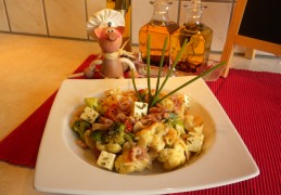 Pasta met gewokte groenten en grijze garnalen 