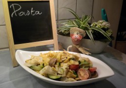Zonnevisfilet met pasta en opgewokte groenten