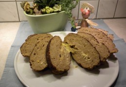 Vleesbroodje met verschillende soorten kaas