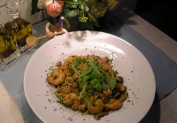 Pasta bordje met scampi 's en st - jacobsvruchten