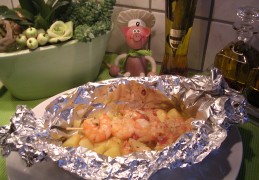 Papillote van scampi's op een spiesje