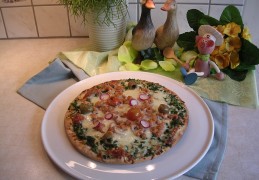 Pizza met spinazie en grijs garnalen