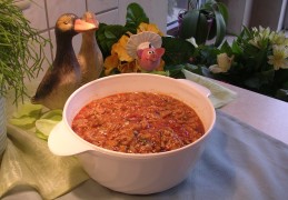 Spaghetti saus met rode pesto en rucola