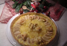 Taart met appel , ananas en beneveld met kaneel