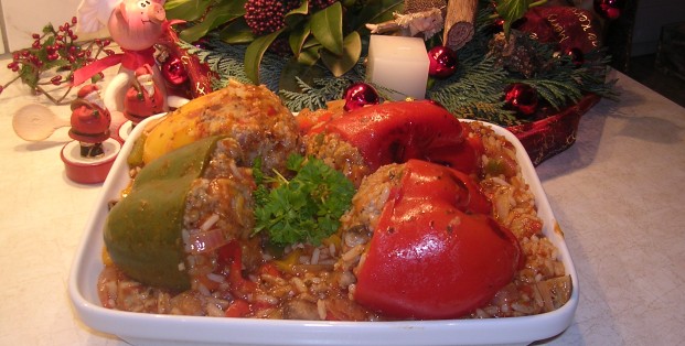 Rijstschotel met gevulde paprika's Rijstschotel met gevulde paprika's