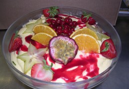 Vanille pudding met witte chocolade en fruit