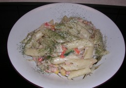 Gerookte zalm en krab op een bedje  met pasta