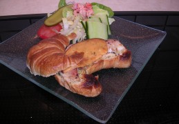 Croissant met gerookte forel