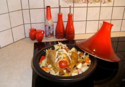 Tajine parelhoen rijkelijk gevuld