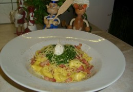 Vader en dochter verwennen  Popeye met spinazie gevulde  tortellini 
