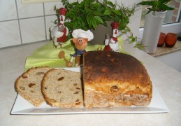 Brood met noten, krenten en vijgen