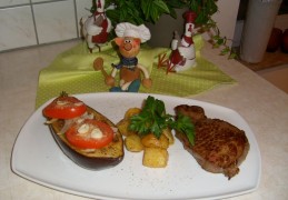 Dagschotel: steak met opgebakken aardappelen en aubergine  uit de oven