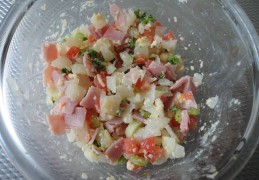 Koolrabi gevuld met bosui, tomaat en ham