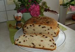 Brood met krenten en rozijnen