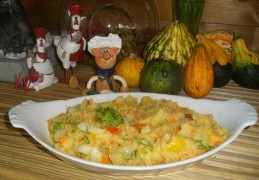Aardappelpuree maakt een herfstwandeling door de tuin