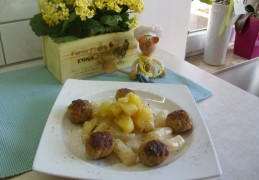 Dagschotel: schorseneren in een melksausje met gehaktballetjes en aardappelen