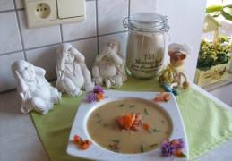 Soep: wittekool soep kleurijk versierd