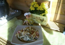 Pasta: penne met tonijn en een frisse salade van groenten