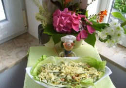 Salade van verse groenten