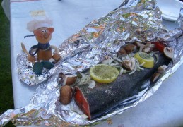 Vakantie: verse zalmforel op de BBQ