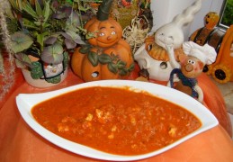 Saus: tomatensaus met stukjes bloemkool pittig gekruid
