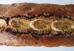 Bananen-notencake met blauwe bessen