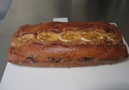 Bananen-notencake met blauwe bessen