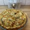 Quiche met gerookte zalm, geitenkaas en verrassingen