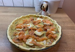 Quiche met gerookte zalm, geitenkaas en verrassingen