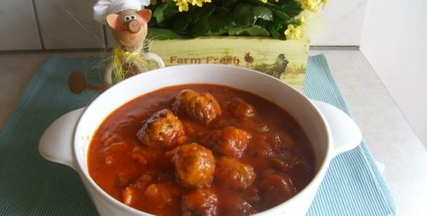 Vlees: gehaktballetjes in een apart tomatensausje Vlees: gehaktballetjes in een apart tomatensausje