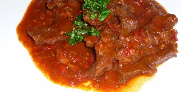 Hongaars stoofvlees: Pörkölt (Goulash) Hongaars stoofvlees: Pörkölt (Goulash)