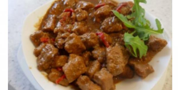 Be Celeng Base Manis ( gestoofde hamlappen in ketjapsaus.....)