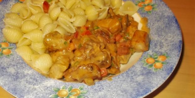Varkenshaas in chili-roomsaus