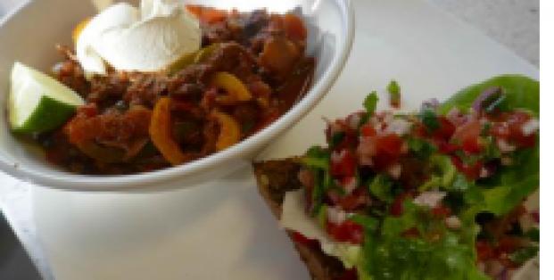 Ramon Brugmans Chili Con Carne Stoofvlees met uiensalsa en .......