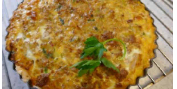 Hartige taart met rundergehakt, spitskool , pindakaas en sambal. Hartige taart met rundergehakt, spitskool , pindakaas en sambal.