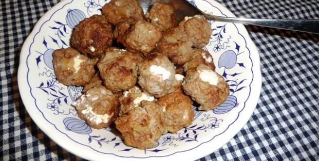 Griekse gehaktballetjes met feta vulling