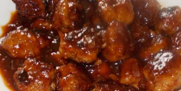 Gehaktballetjes in Indonesische tomaten-gembersaus van Yvonne Keuls