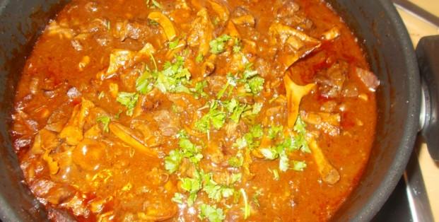 Super lekkere stoofpot Pittige goulash met paddenstoelen