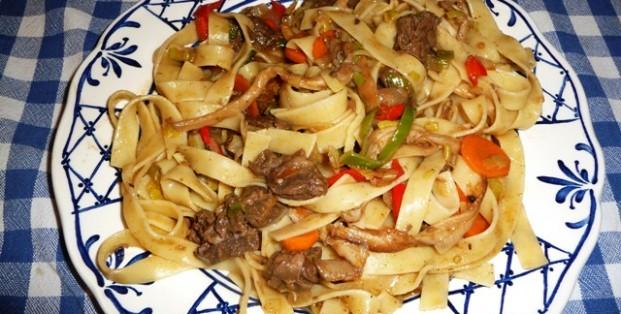 Runderstoof met veel groenten en tagliatelle (gezond en lekker)