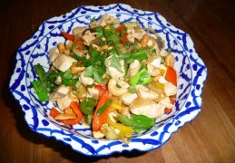 Thaise kip/cashew van de kookles in Thailand