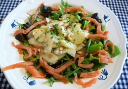 Salade met gewokte asperges en gerookte zalm